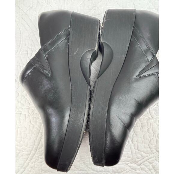 Dansko Women's Size 8 Black Leather Slip On Comfort Rubber Sole Clog Shoe - Picture 7 of 8
